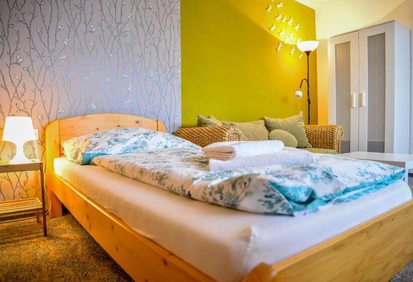 标准单人间, U Dómu Sv. Václava