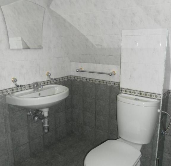 バス共有のスタンダードルーム, Villa Mari Guest Rooms