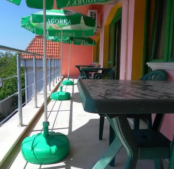 اتاق استاندارد با سرویس بهداشتی مشترک, Villa Mari Guest Rooms
