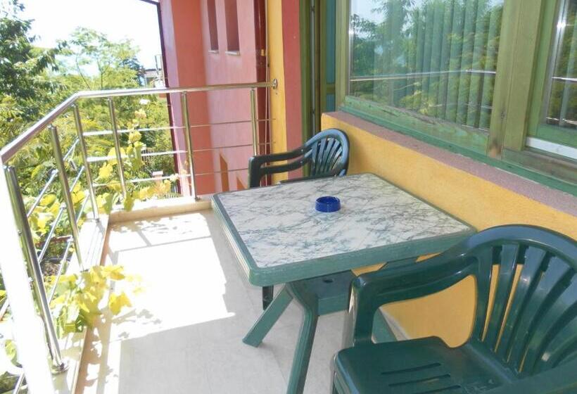 浴室共有スタンダード４人用ルーム, Villa Mari Guest Rooms