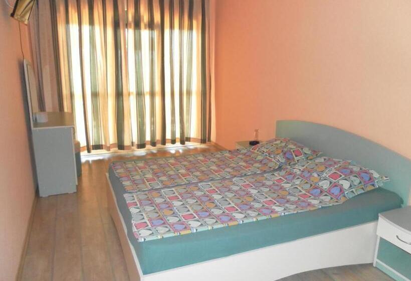 اتاق استاندارد چهارنفره با سرویس بهداشتی مشترک, Villa Mari Guest Rooms