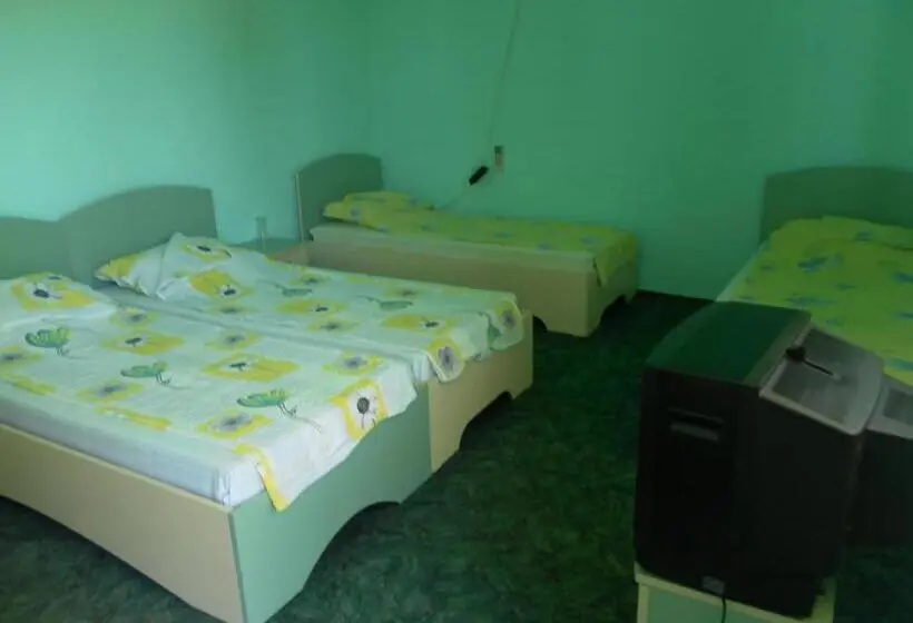 اتاق استاندارد چهارنفره با سرویس بهداشتی مشترک, Villa Mari Guest Rooms