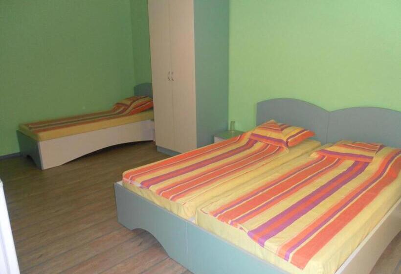 バスルーム共有のトリプルスタンダード, Villa Mari Guest Rooms