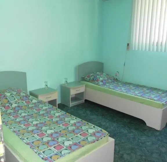اتاق استاندارد سه تخته با سرویس بهداشتی مشترک, Villa Mari Guest Rooms