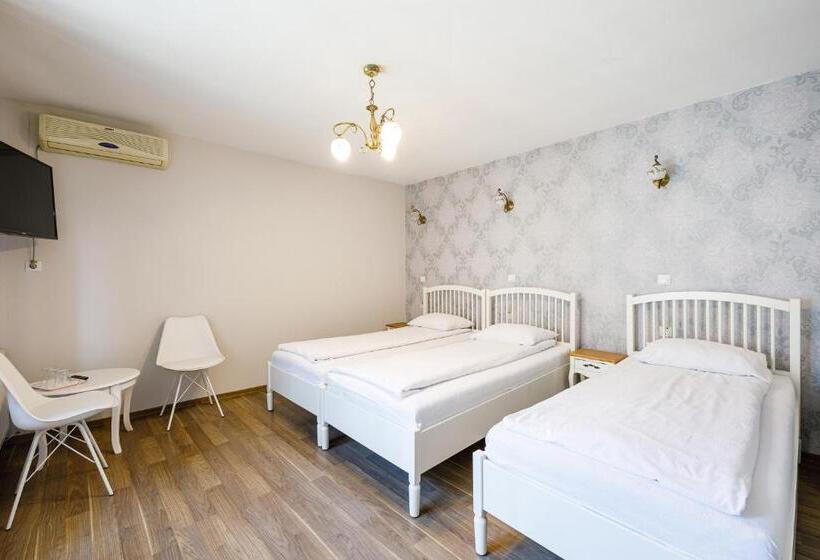 スタンダードトリプルルーム, Pensiunea Bella