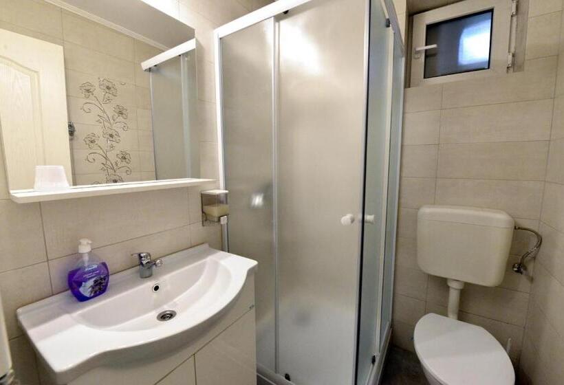 スタンダード４人部屋, Pensiunea Bella