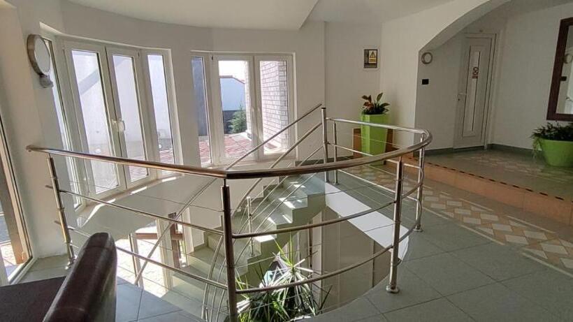 Люкс 2 Спальни, Pensiunea Sergiu & Geanina