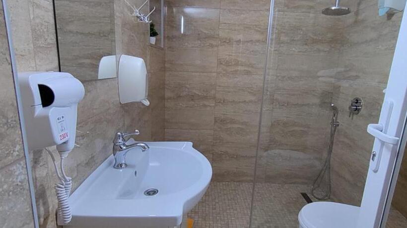 Люкс 2 Спальни, Pensiunea Sergiu & Geanina