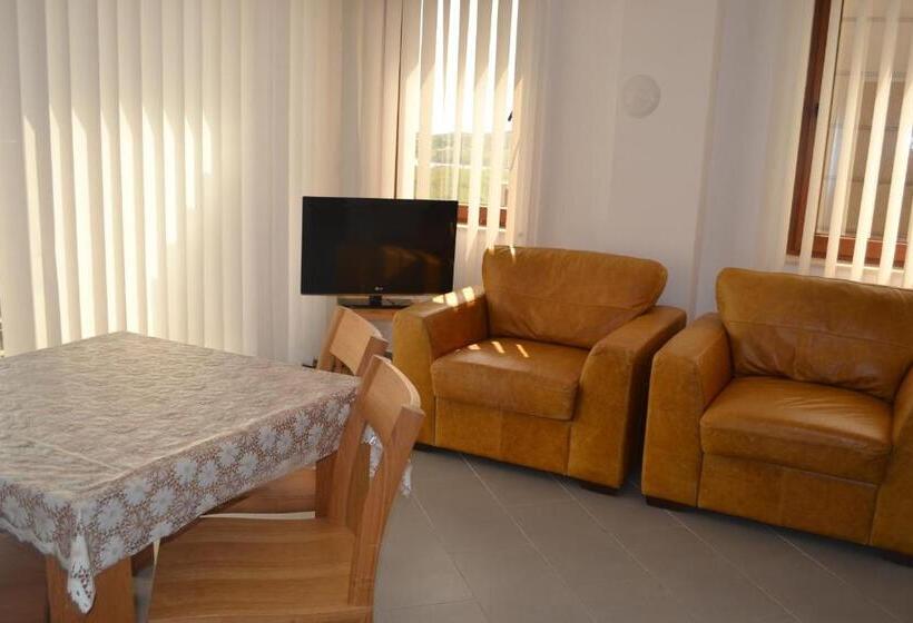 带海景及露台及1个卧室的公寓, Seagarden Villa Resort