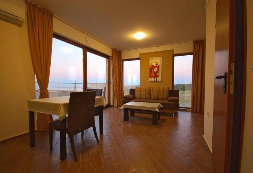 带海景及露台及1个卧室的公寓, Seagarden Villa Resort