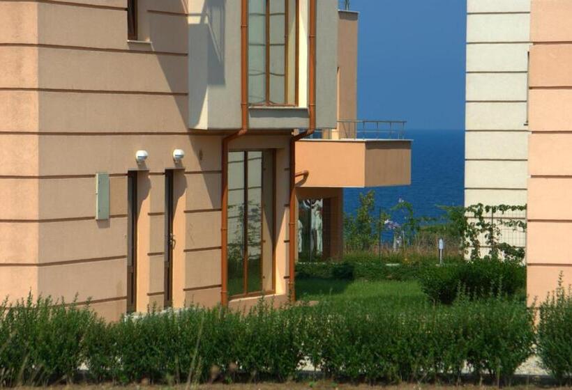 2 Bedroom Apartment With Garden, Seagarden Villa Resort