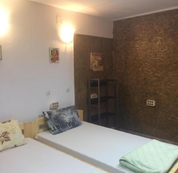 バスルーム共有のトリプルスタンダード, Casa Roz