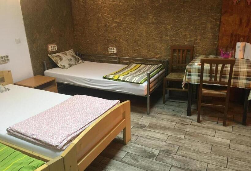 バスルーム共有のトリプルスタンダード, Casa Roz