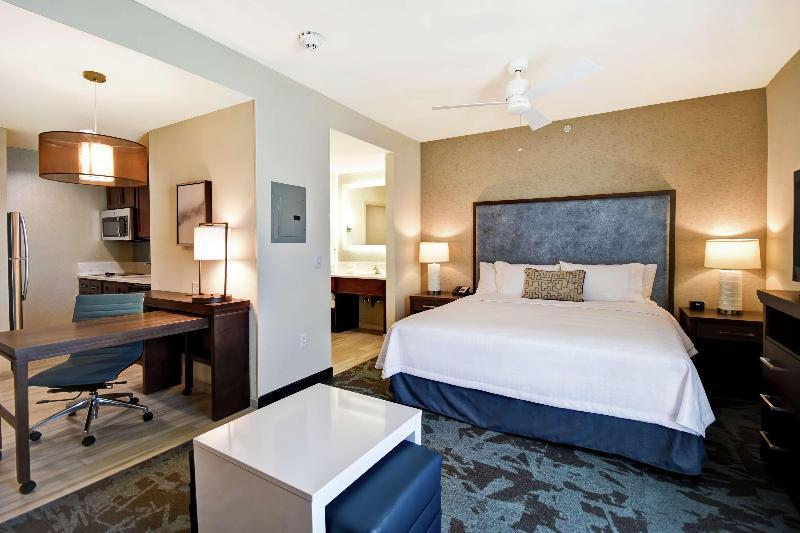 带大床的标准工作室, Homewood Suites By Hilton Salt Lake City Airport