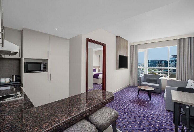 Президентский Люкс, Leva Hotel And Suites, Opposite Downtown
