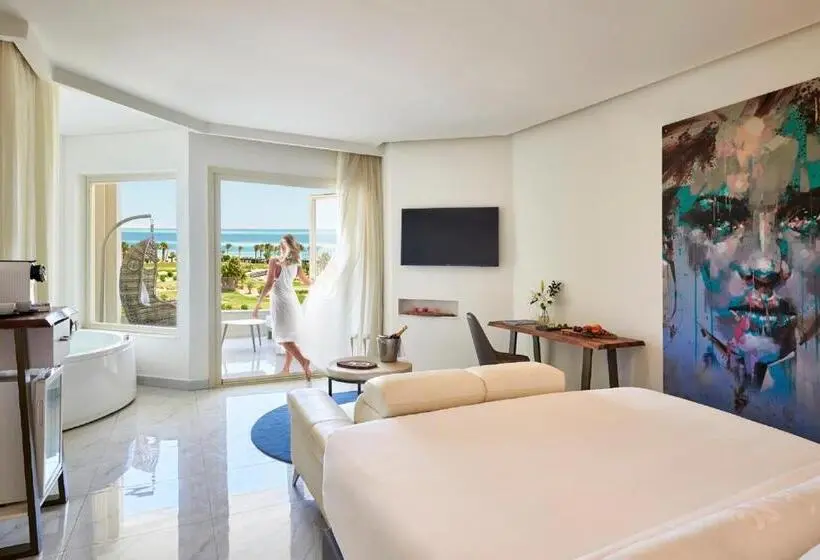 Suite with Hot Tub