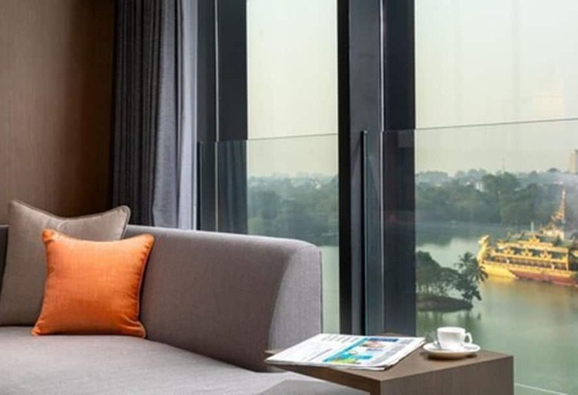 اتاق لوکس با تخت بزرگ, Wyndham Grand Yangon
