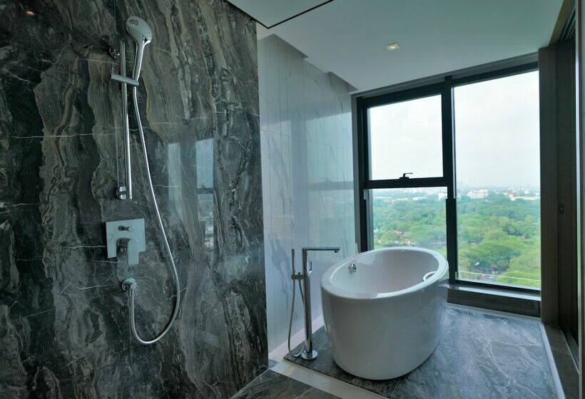 اتاق لوکس با تخت بزرگ, Wyndham Grand Yangon
