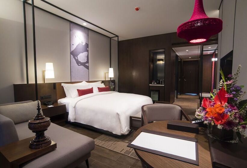 Club Room King Bed, Wyndham Grand Yangon