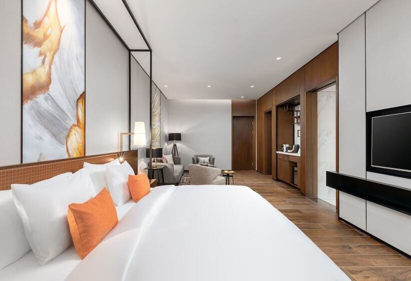 Club Room King Bed, Wyndham Grand Yangon