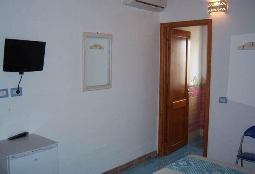 חדר סטנדרט לשלושה, Agriturismo Irghitula