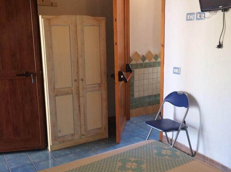 חדר סטנדרט לשלושה, Agriturismo Irghitula