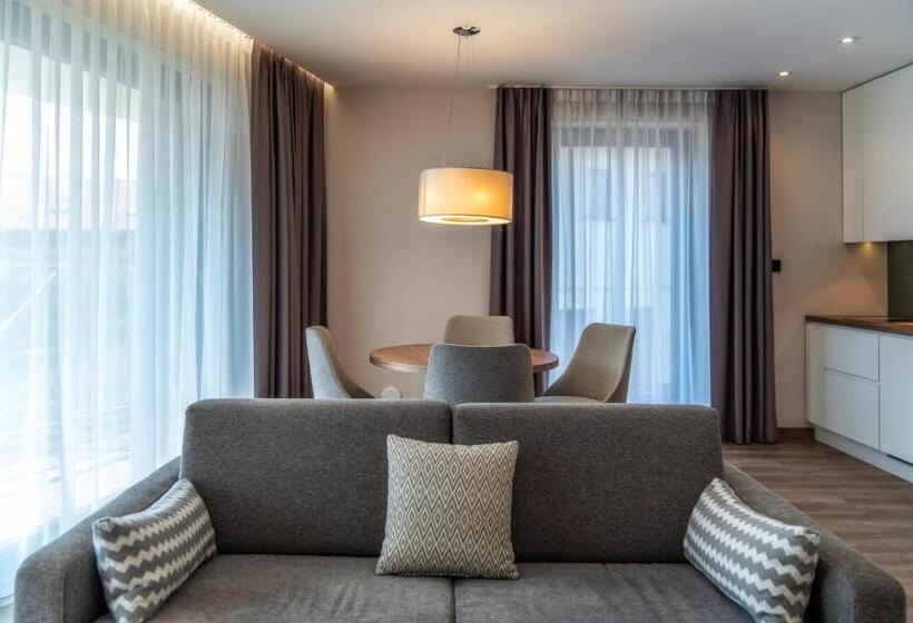 スタンダードスタジオ, Meta Apartments