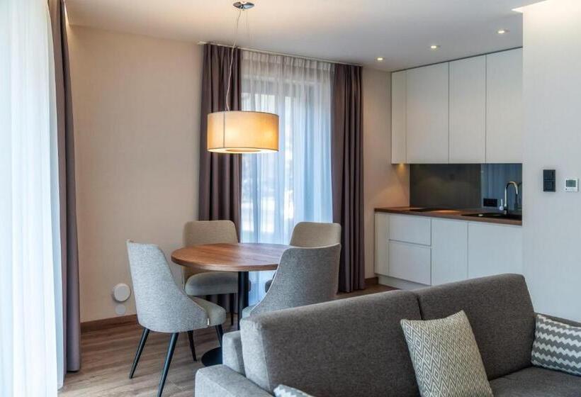 スタンダードスタジオ, Meta Apartments