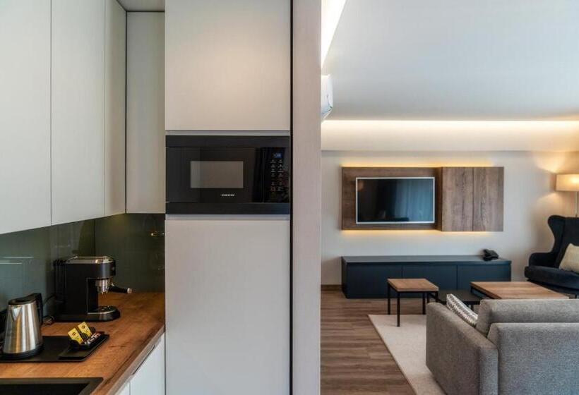 スタンダードスタジオ, Meta Apartments