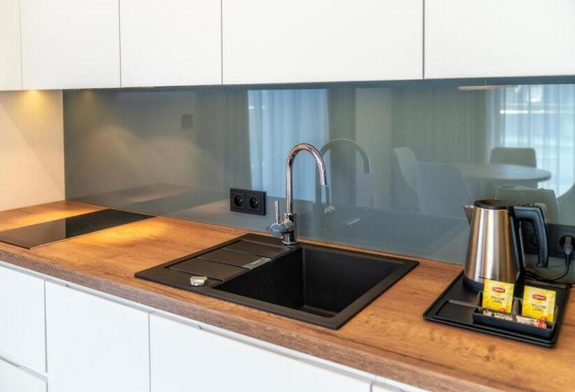 スタンダードスタジオ, Meta Apartments