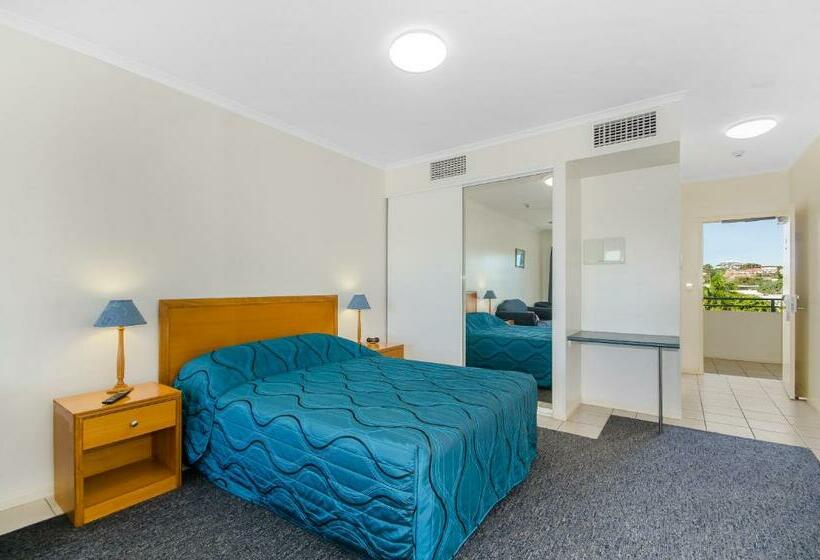 스탠다드 스튜디오, Madison Ocean Breeze Apartments