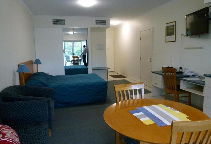 스탠다드 스튜디오, Madison Ocean Breeze Apartments