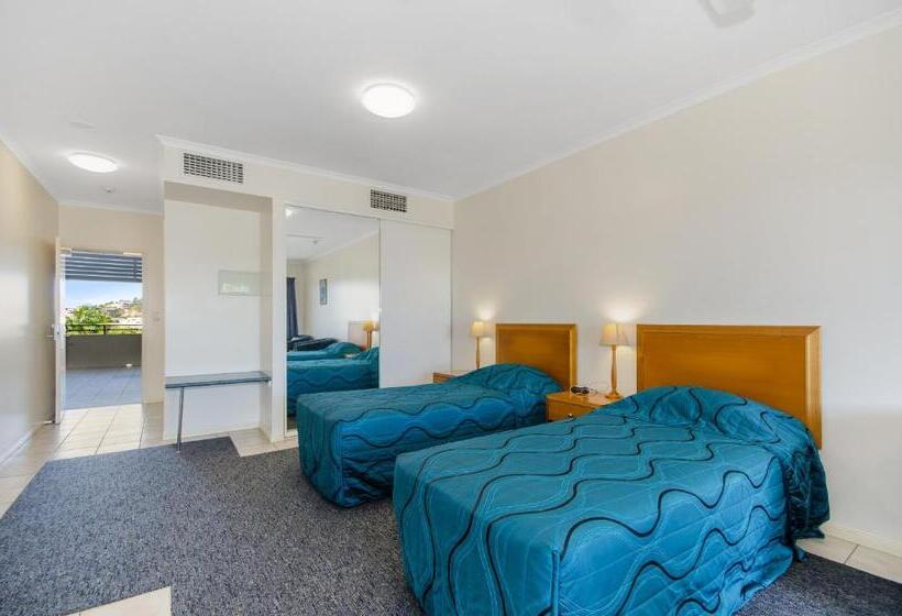 스탠다드 스튜디오, Madison Ocean Breeze Apartments