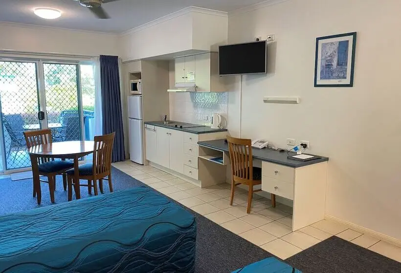 スタンダードスタジオ, Madison Ocean Breeze Apartments