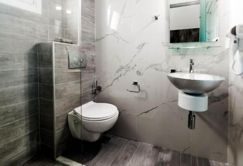Quarto Deluxe, Torini