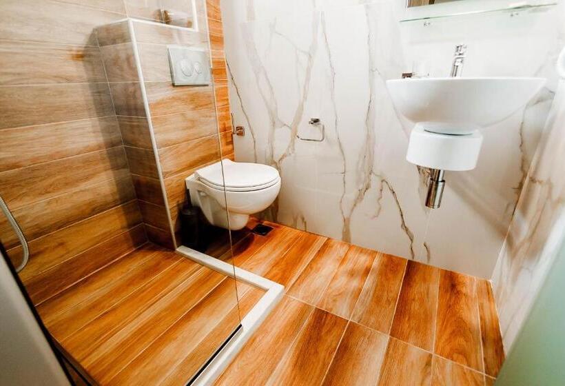 Quarto Deluxe, Torini