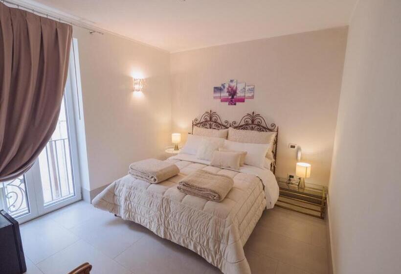 חדר סטנדרט לשלושה, Relais Palazzo Duomo B&b