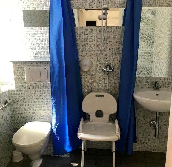 חדר סטנדרט מותאם לאדם עם מוגבלויות, Hôtel Des Bains