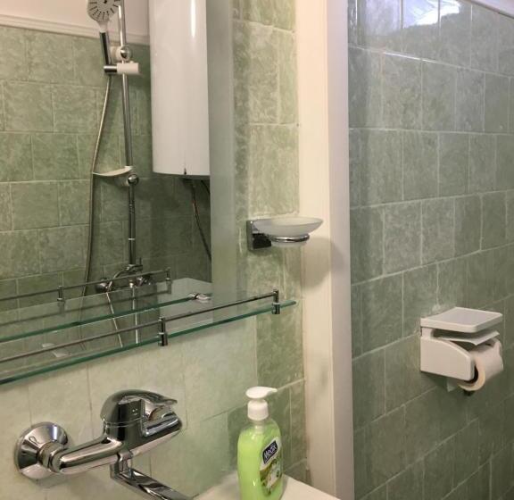 غرفة قياسية, Rade 1