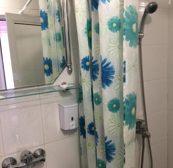 غرفة قياسية فردية, Rade 1