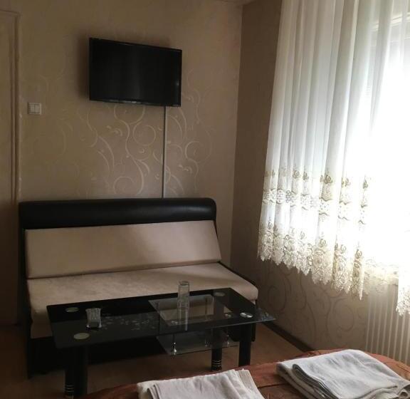 غرفة قياسية فردية, Rade 1