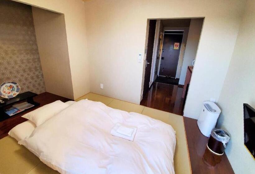 Quarto Estandar Individual, Karasuma Rokujo
