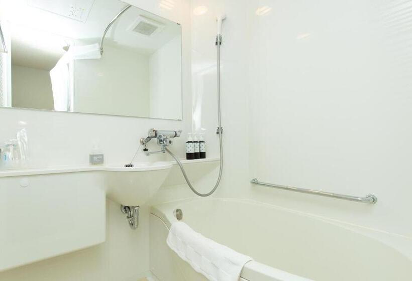 Quarto Estandar Individual, Karasuma Rokujo