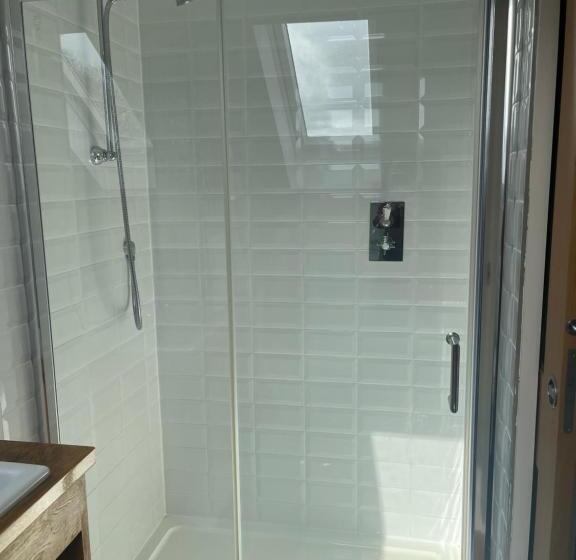 Семейный Номер, Corsee House