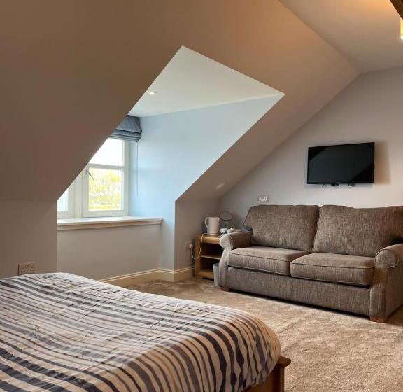 Семейный Номер, Corsee House