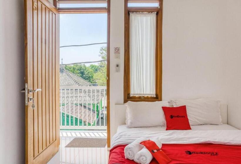 Номер Стандарт, Reddoorz Syariah Near Taman Pelangi Jogja 2