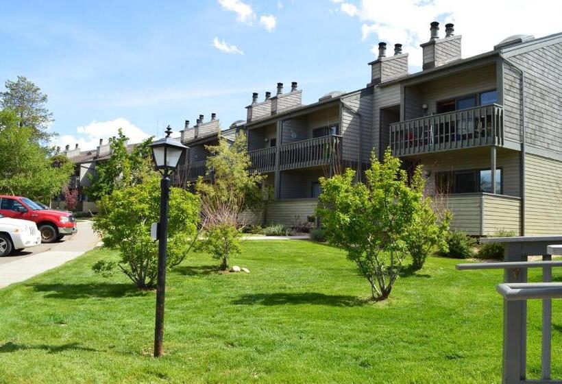 דירת שני חדרים, Pines At Meadow Ridge