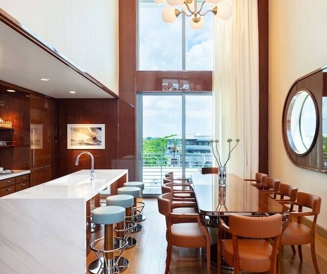 سوئیت پرزیدنت, Mr. C Miami Coconut Grove