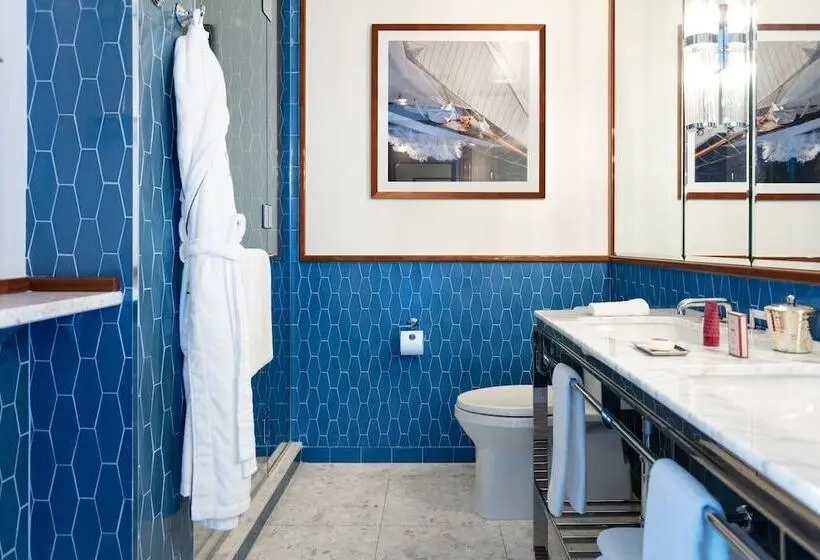 Suite Adapted for people with reduced mobility
