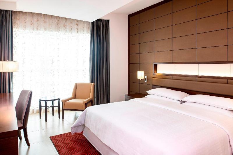 اتاق کلاسیک با تخت دونفره, Four Points By Sheraton Sharjah